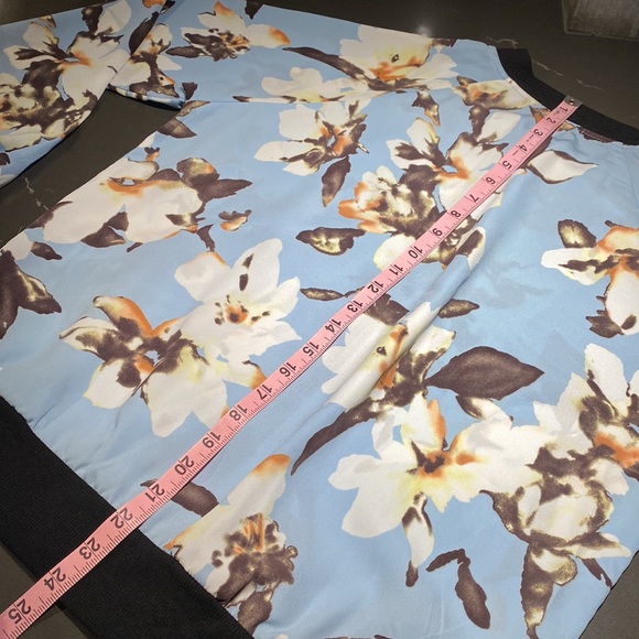 Ultralight Blue Floral Zipper Front Top - Picture 6 of 8